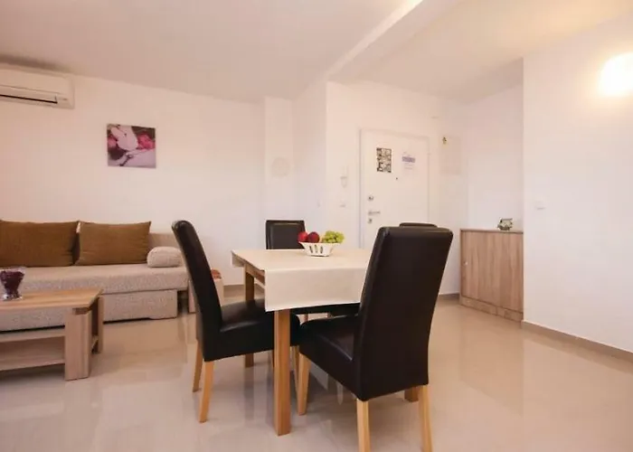 Korenika * Brodarica (Sibenik-Knin)